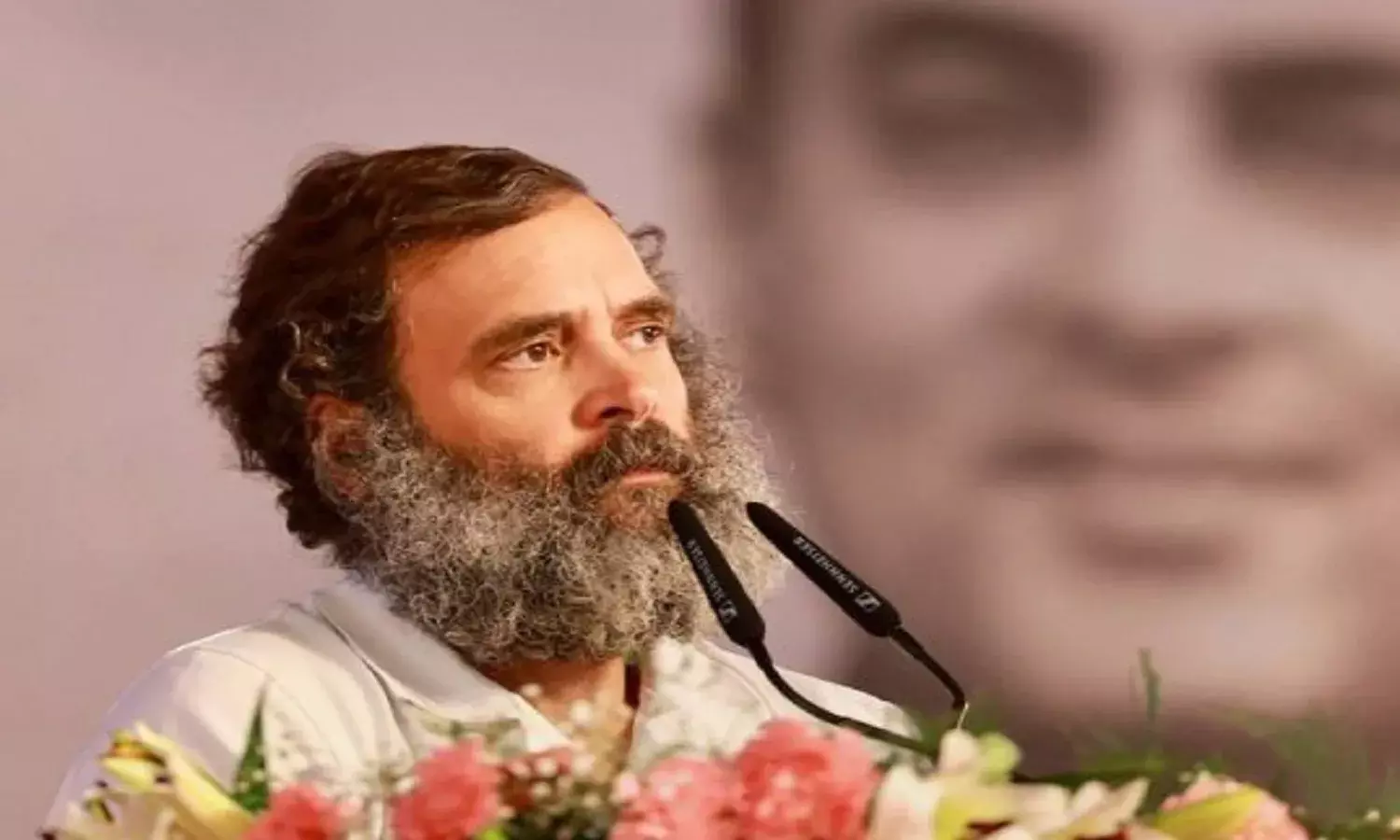 राहुल गांधी ने कहा उनके कोई पास घर नहीं है, अब सड़कों पर ही रहेंगे!