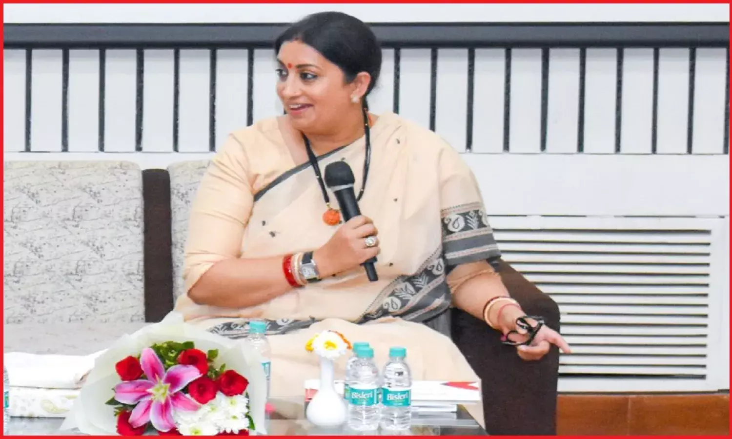 मोदी सरकार में मंत्री स्मृति ईरानी आईआईएम उदयपुर में विजिटिंग प्रोफेसर, पेश किया अपना शोध पत्र