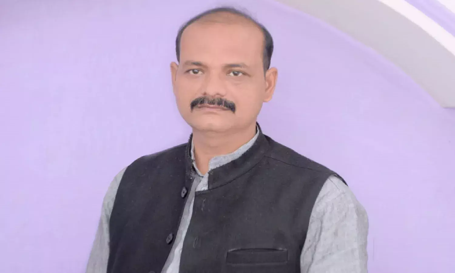 अब किस राजनीति के साथ खड़े होंगे पूर्व प्रधानमंत्री वीपी सिंह के करीबी डॉ राघवेन्द्र प्रताप सिंह, अपना दल (एस) को कहा अलविदा