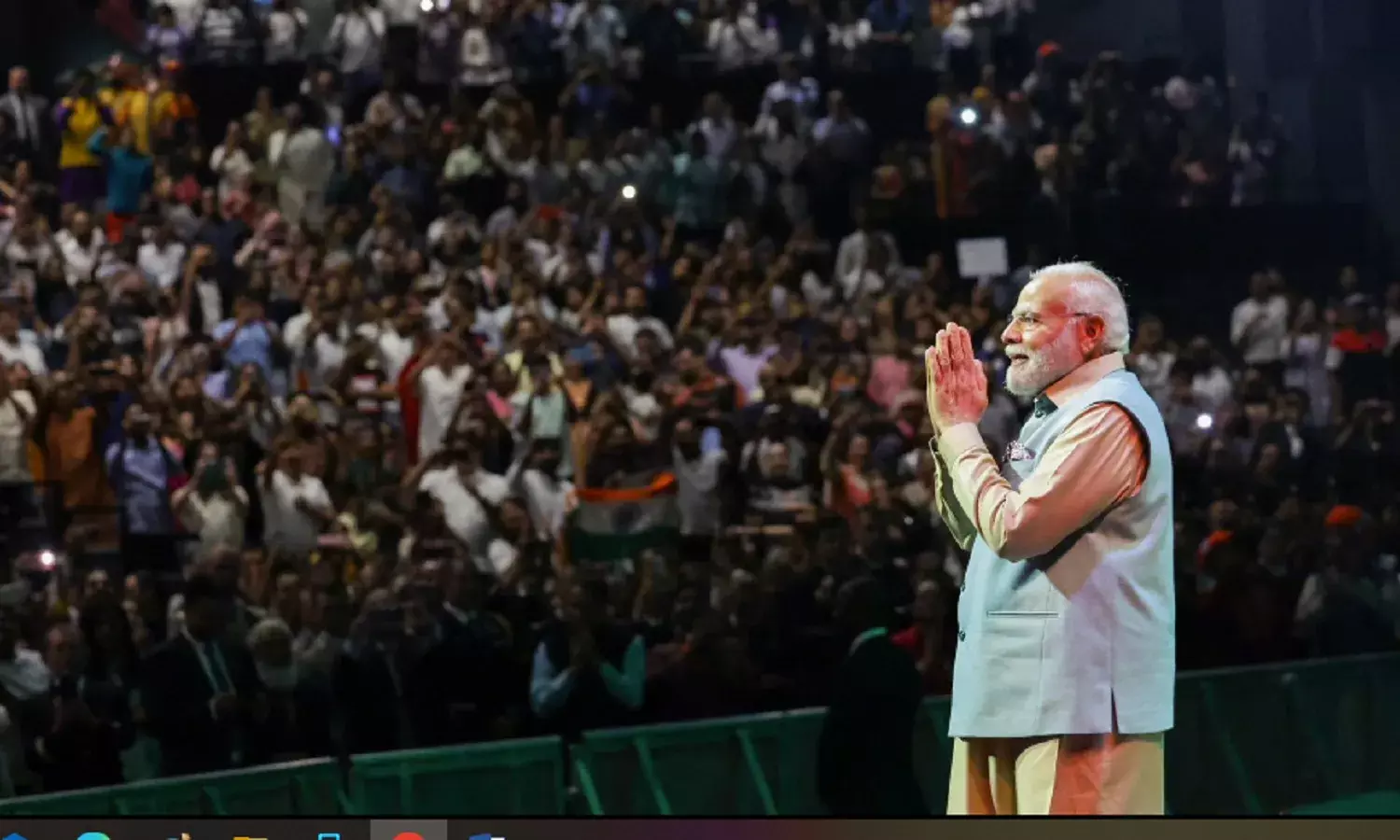 आजमगढ़ में प्रधानमंत्री मोदी के चंद मिनट के भाषण के लिए किसानों की खड़ी फसल मिला दी गयी मिट्टी में