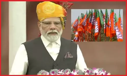 मोदीराज में आजादी का अमृत महोत्सव हो चुका है पूरी तरह इवेंट में तब्दील, तिरंगे के साथ सेल्फी आजादी का प्रतीक