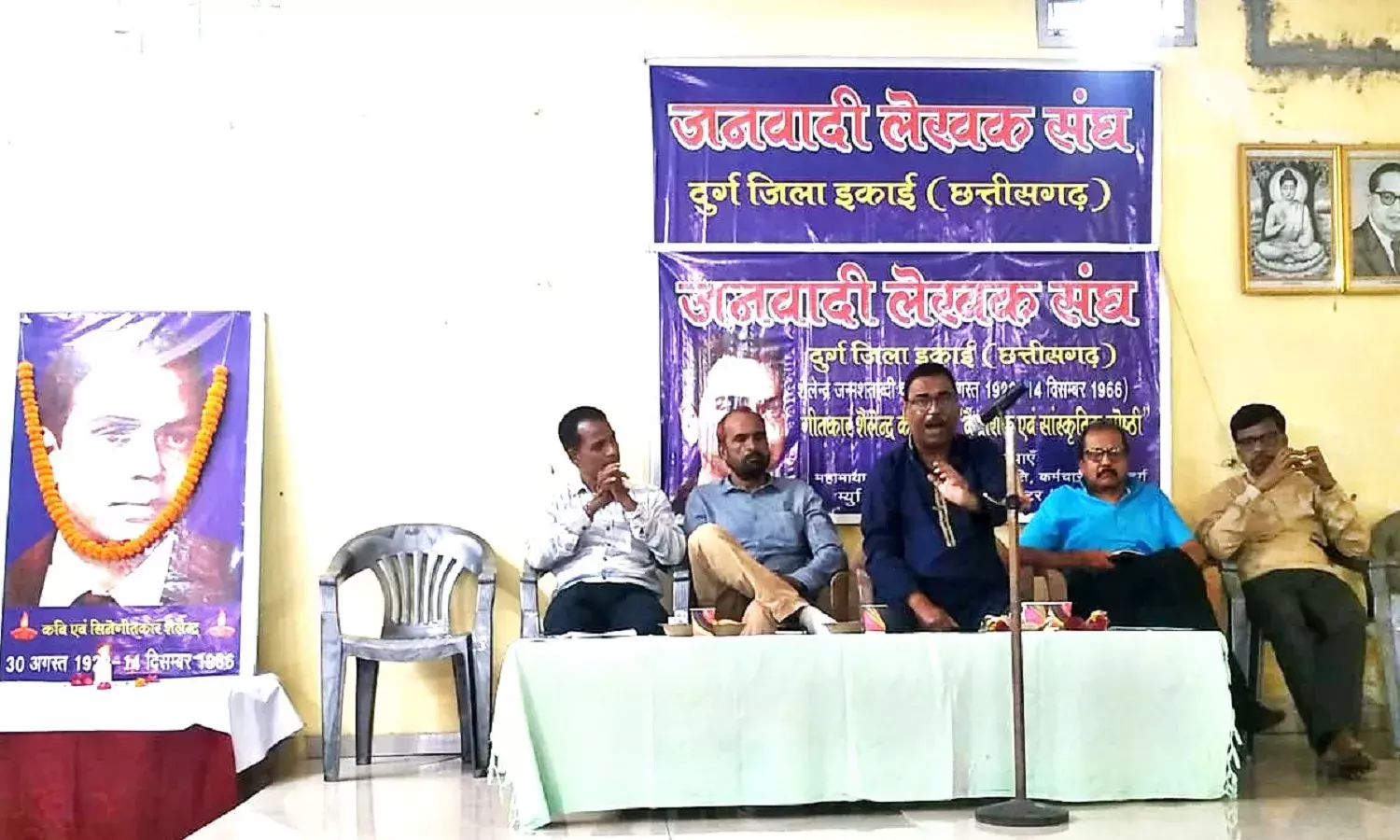 दलित समाज से ताल्लुक रखते थे 800 कालजयी गीतों के रचनाकार शैलेंद्र इसलिए झेला भयानक भेदभाव