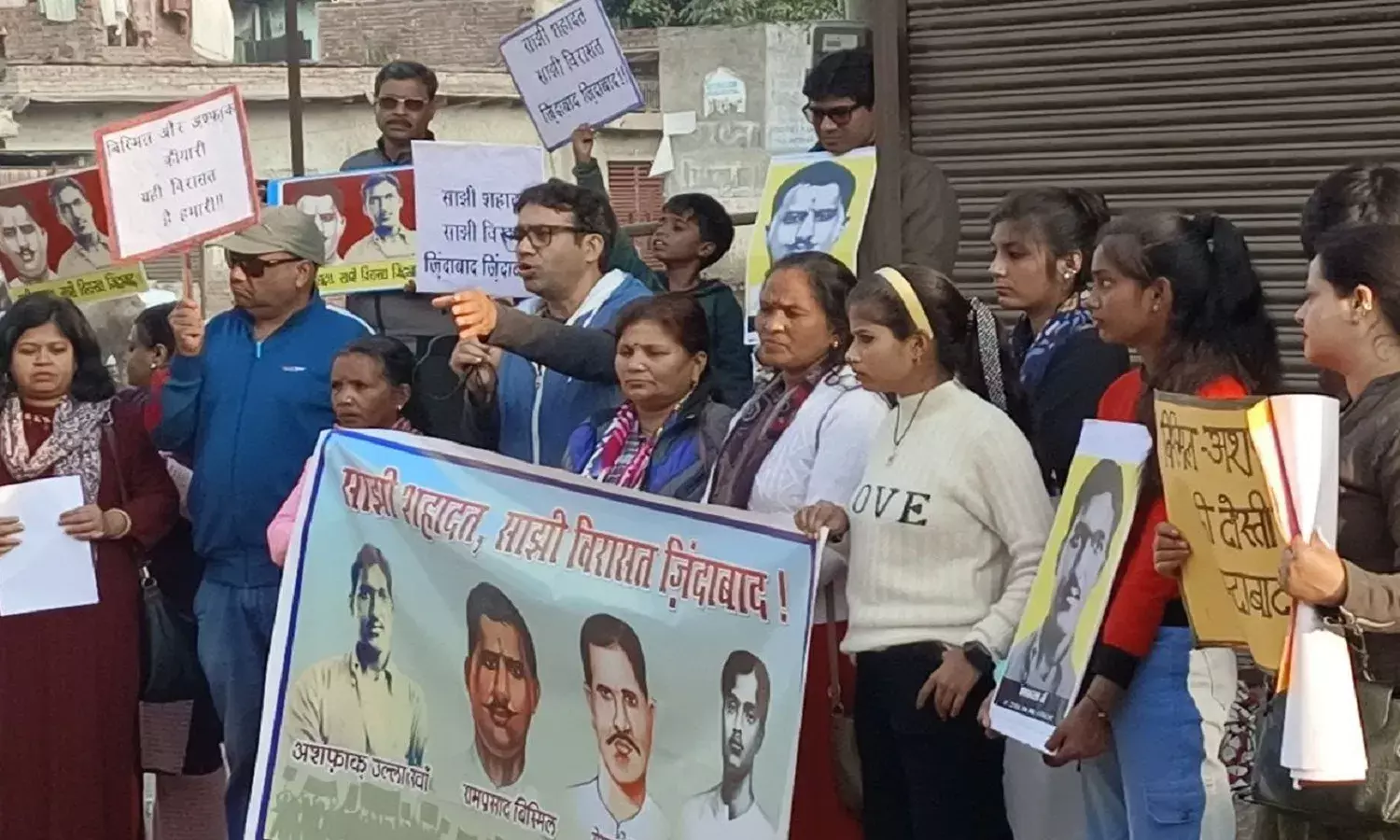 अपने वादों को पूरा करने के बजाय अब श्रीकृष्ण जन्मभूमि का मुद्दा उछाल माहौल खराब करने की कोशिश में मोदी सरकार