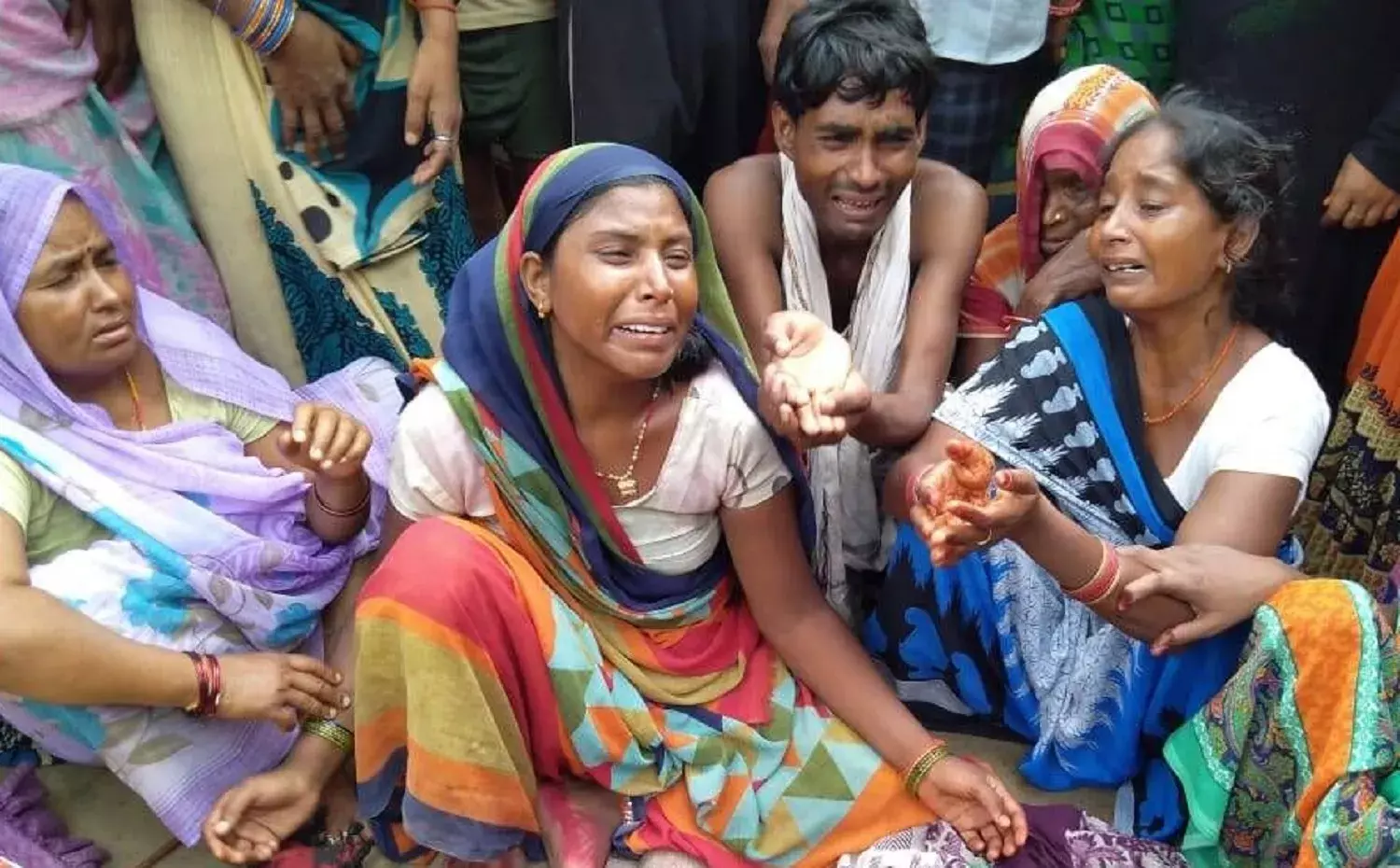 UP में सांप काटने से 3 सगे भाइयों की मौत, काम का होता स्वास्थ्य केंद्र तो नहीं पसरता मातम