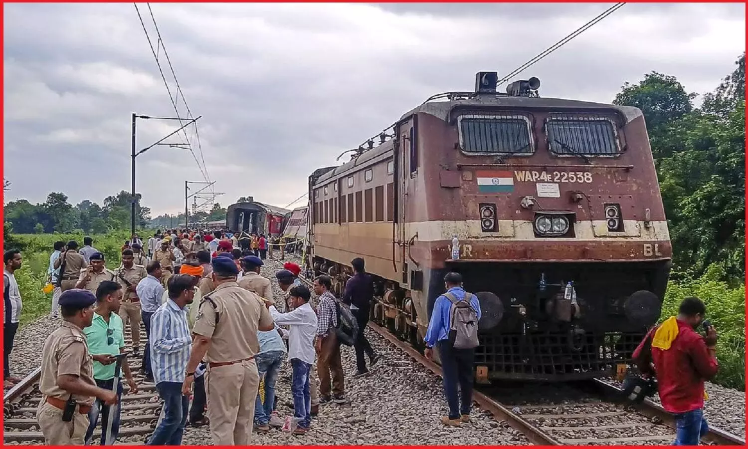 गोंडा ट्रेन दुर्घटना के बाद यात्रियों की सुरक्षा को लेकर रेलवे और मोदी सरकार सवालों के घेरे में, 3 यात्रियों की मौत और 3 दर्जन घायल