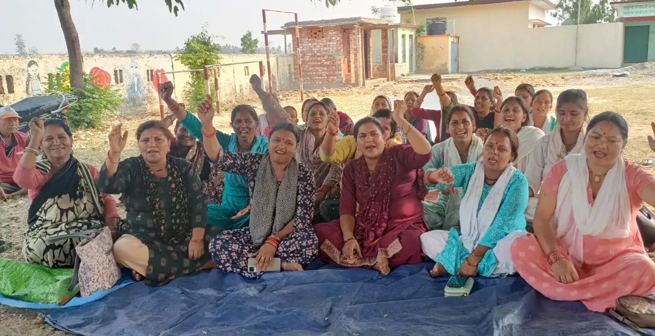 रामनगर में महिलाएं बोलीं नशा नहीं इलाज दो, धामी सरकार नशा परोसकर कर रही जनता के हितों पर कुठाराघात