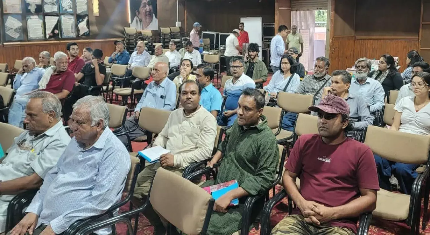 विज्ञान से पैदा हुई तकनीक का उपयोग करके ही विज्ञान को कटघरे में खड़ा कर अवैज्ञानिक सोच को दिया जा रहा बढ़ावा : गौहर रजा