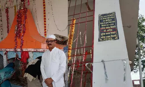 एक मुस्लिम जिसने उन्नाव में शीतला माता का मंदिर बनवाकर नफरत की राजनीति करने वालों को दिखाया आईना