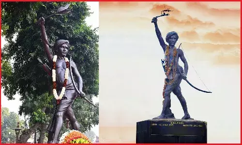 आदिवासियों को उनके अधिकारों के लिए जागरुक करने और आदिवासी हित में अंग्रेजों से संघर्ष करते हुए बीता बिरसा मुंडा का पूरा जीवन