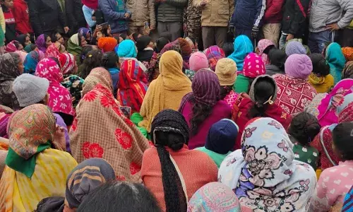 जंगली जानवरों का आतंक बढ़ रहा लगातार, कार्बेट प्रशासन कर रहा ग्रामीणों की सुरक्षा के साथ खिलवाड़