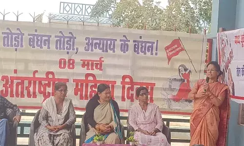 अंतर्राष्ट्रीय महिला दिवस पखवाड़े के तहत मालधन में युद्ध विरोधी सभा आयोजित, महिलाओं ने  की युद्धों के खिलाफ खड़े होने की अपील