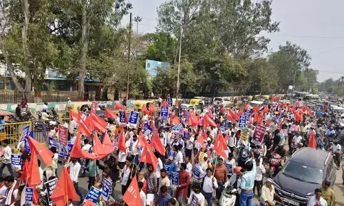 रेगुलेशन के समर्थन में पटना में आक्रोशपूर्ण राजभवन मार्च, प्रदर्शनकारियों ने जेपी गोलंबर और डाकबंगला पर तोड़ा घेरा, कई गिरफ्तार