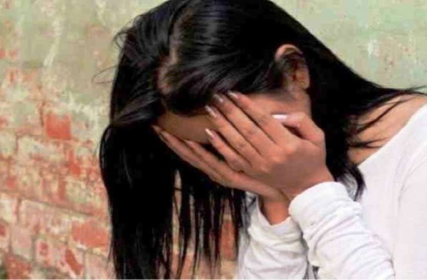 6 महीने तक सामूहिक बलात्कार की शिकार पीड़िता पर पुलिस डाल रही समझौते का दबाव