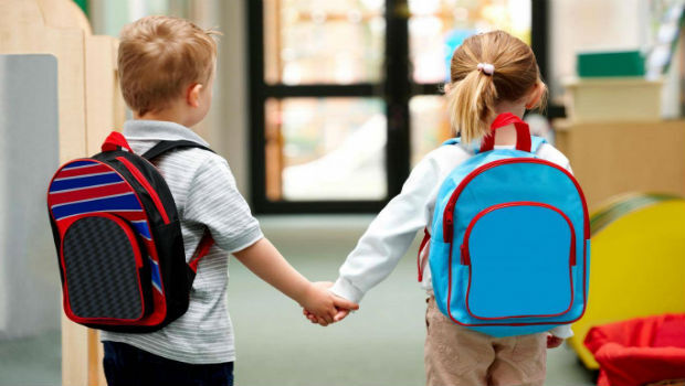 बच्चों के लिए माता—पिता खरीद रहे बुलेट प्रूफ स्कूल बैग