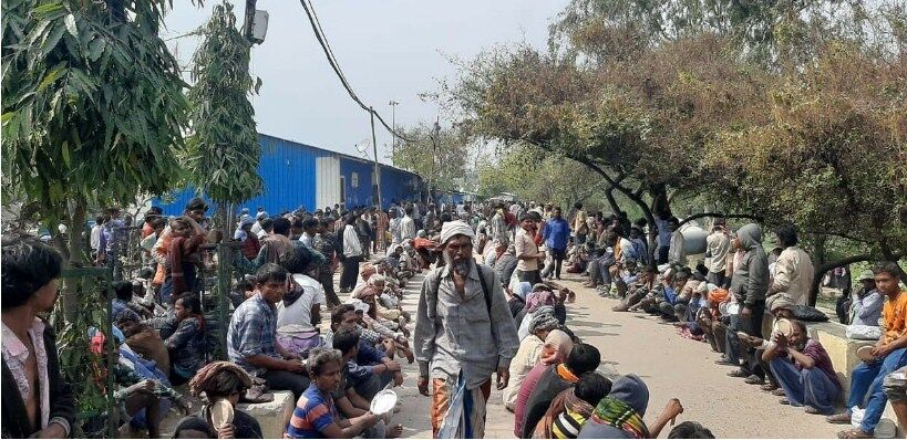 दिल्ली में फंसे हैं सैकड़ों दिहाड़ी मजदूर, खर्च को पैसे नहीं, ट्रेन बंद होने से वापस  नहीं जा सकते घर