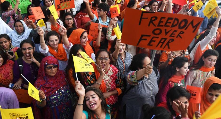 पाकिस्तान में औरतों को न ज़िंदा रहते चैन मिलता है न मरने के बाद सुकून