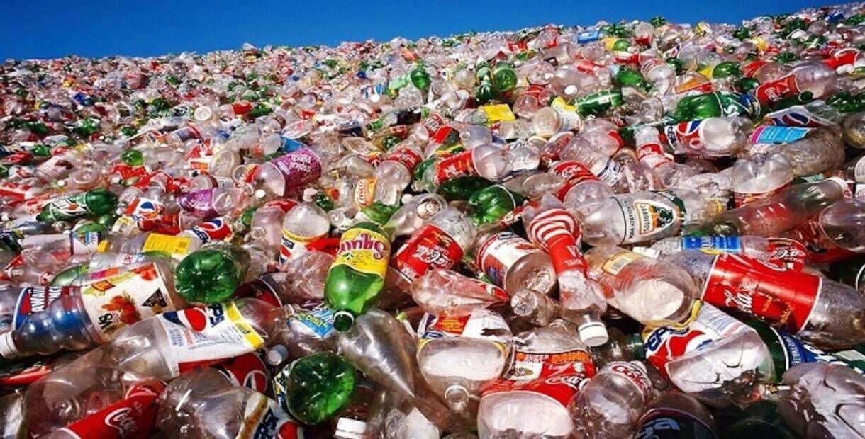 कोका कोला है दुनियाभर में प्लास्टिक कचरा फैलाने वाली सबसे बड़ी कंपनी