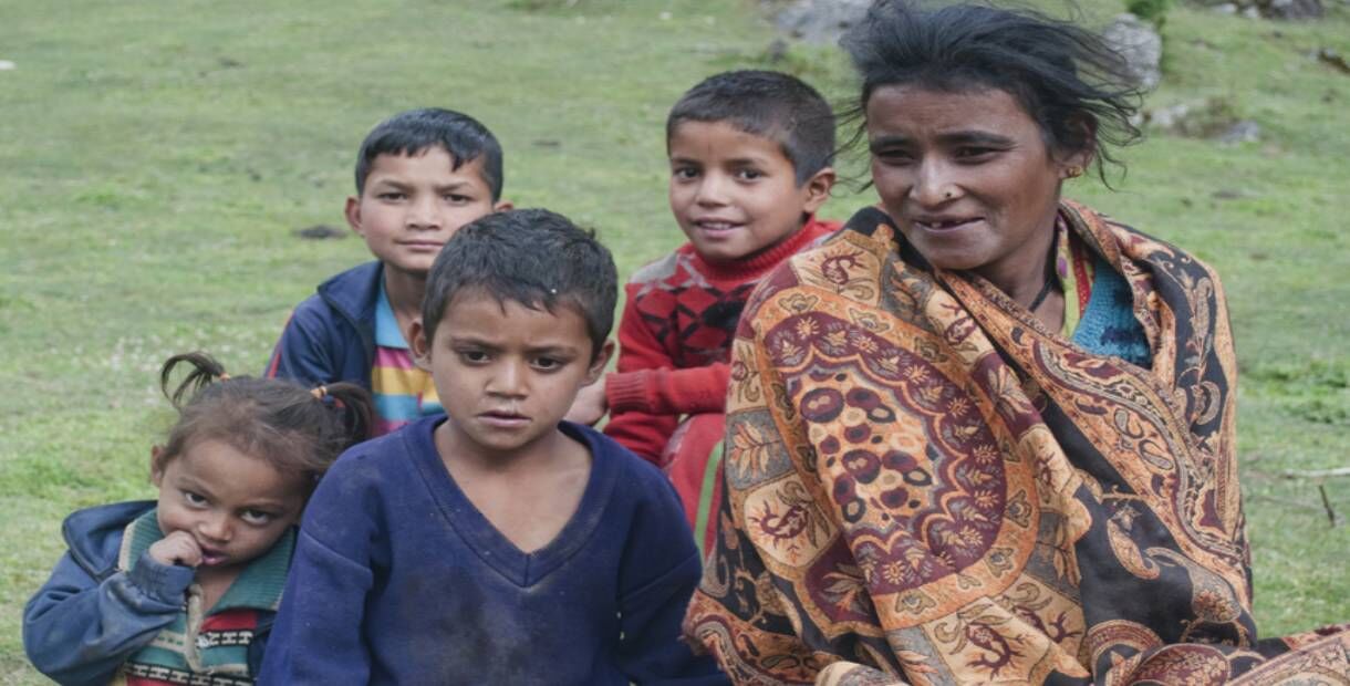 ग्राउंड रिपोर्ट : उत्तराखंड के जैकुनी गांव में सड़क-बिजली, स्कूल-अस्पताल कुछ भी नहीं