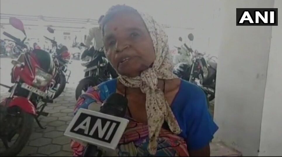 मध्य प्रदेश की इस बुजुर्ग दादी के जज्बे को आप भी करेंगे सलाम, वायरल हुआ वीडियो
