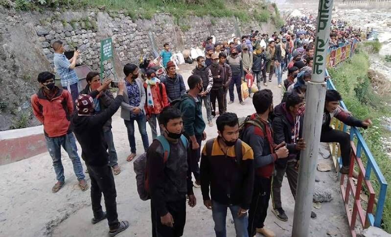 उत्तराखंड के पिथौरागढ़ में फंसे 1500 नेपाली, अपने ही देश में नहीं घुसने दे रही नेपाल सरकार