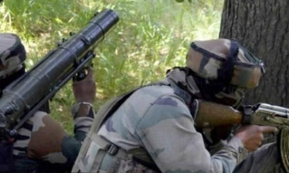 पुलिस-नक्सली मुठभेड़ में कोबरा बटालियन के 2 जवानों और 1 नक्सली की मौत, अन्य कई घायल