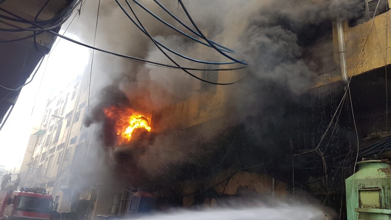दिल्ली के जूता फैक्ट्री में लगी भीषण आग, किसी मजदूर के फंसे होने की पुष्टि नहीं