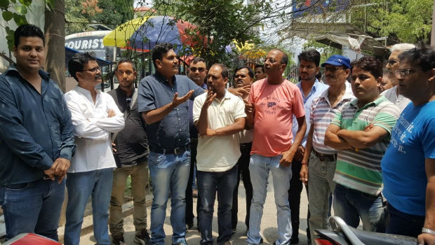 हिंदी पत्रकारिता दिवस पर हल्द्वानी में पत्रकारों का मौन प्रदर्शन