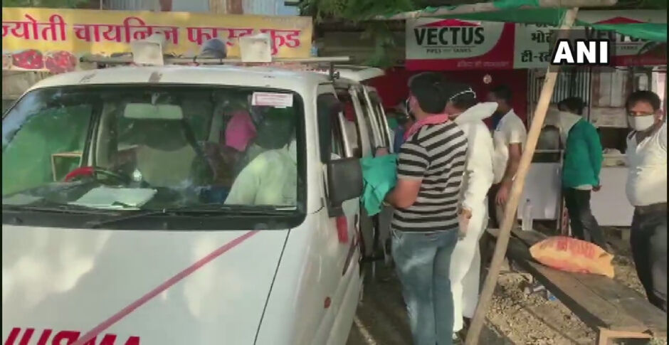 कोरोना महामारी के बीच महाराष्ट्र से यूपी लौट रहीं महिला ने चलती बस में बच्चे को दिया जन्म