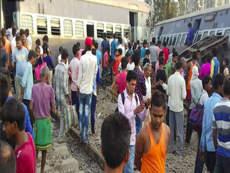 रायबरेली में हुए रेल हादसे में लगभग 12 लोगों की मौत, 100 से ज्यादा घायल