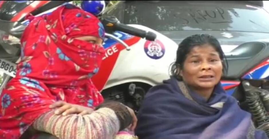 48 घंटे तक कानपुर पुलिस ने बलात्कार पीड़िता की नहीं की शिकायत दर्ज, मजबूरन मां के साथ थाने के बाहर जमाया डेरा