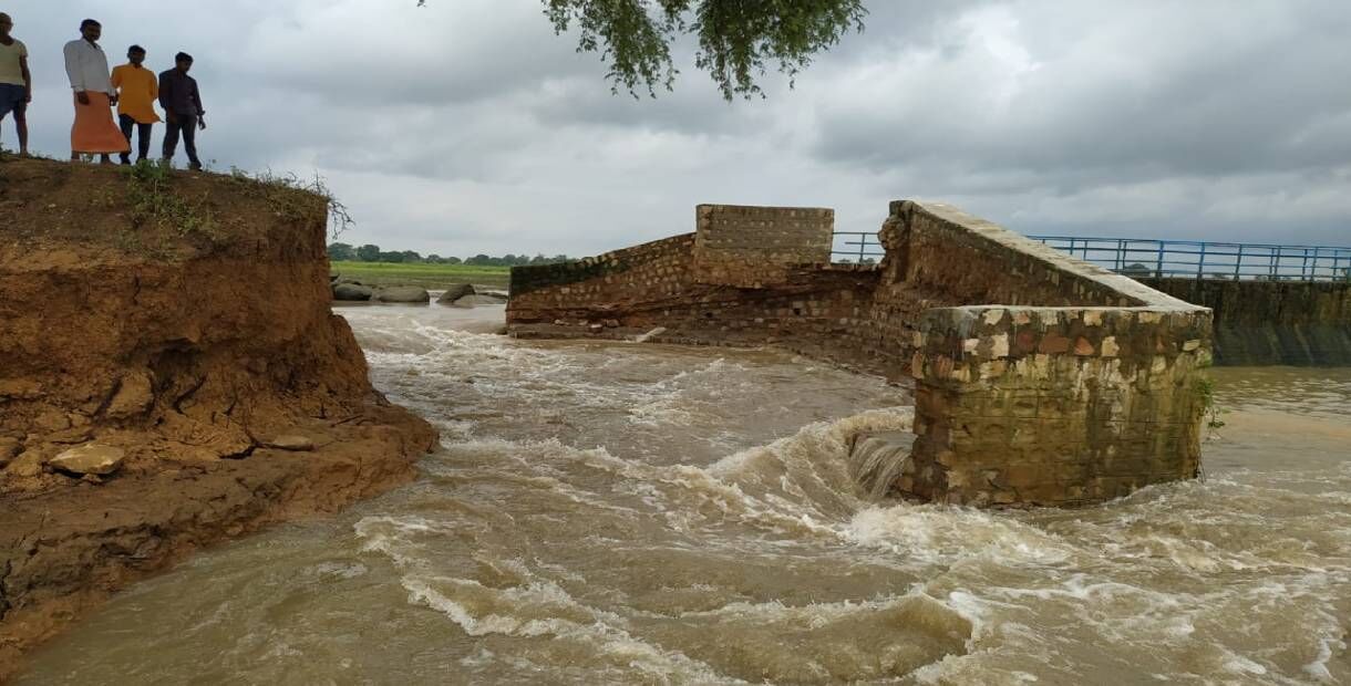 यूपी के मिर्जापुर में मचा बाढ़ से हाहाकार, समय रहते सुन ली होती अधिकारियों ने तो गरीब किसान नहीं होते तबाह