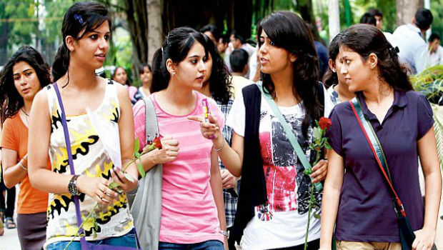 दिल्ली विश्वविद्यालय में लड़कियों के साथ हॉस्टल फीस में भेदभाव