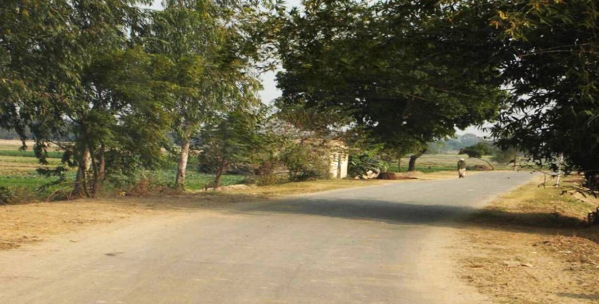 आगरा में ग्रामीण अभियंत्रण विभाग ने 50 लाख रुपये में बनाई 6 सड़कें, रातोंरात हो गयीं गायब!