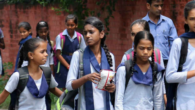 महाराष्ट्र के 4100 स्कूल बंद करने जा रही भाजपा सरकार