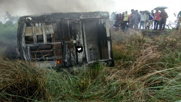 बिहार के मोतिहारी में बस पलटने से हुआ भीषण हादसा, आग लगने से 27 लोगों की मौत