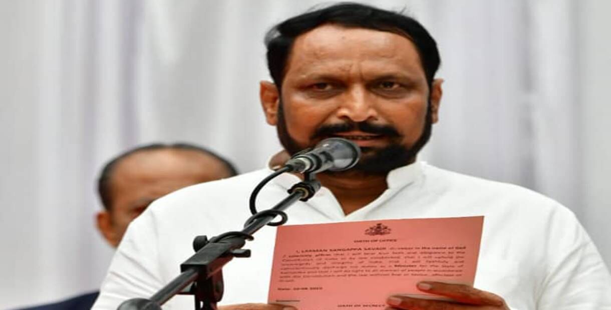 विधानसभा में पोर्न देखने वाले भाजपा नेता को बनाया कर्नाटक का डिप्टी सीएम, पार्टी के अंदरखाने उठे विरोध के स्वर