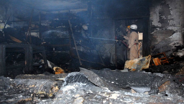 दिल्ली के सुल्तानपुरी में आग से झुलस कर 4 मज़दूरों की मौत