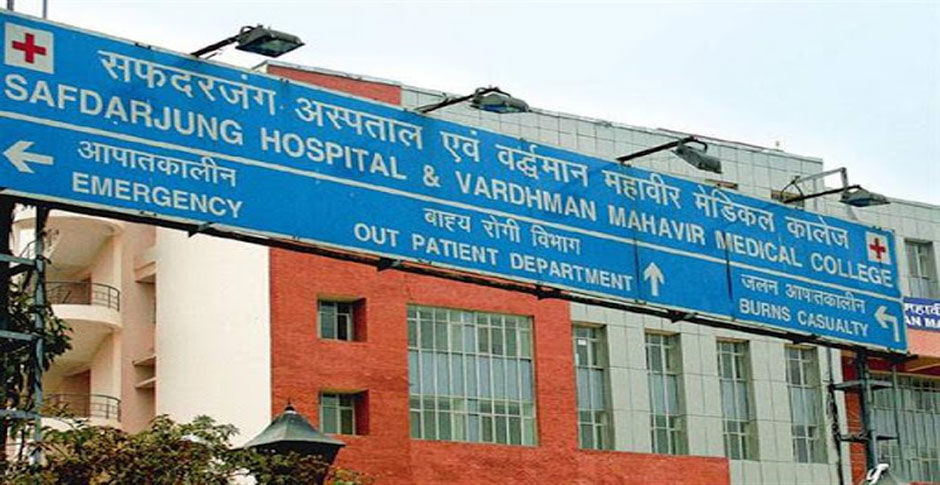 Delhi News : दिल्ली में सबसे ज्यादा बेड का अस्पताल है सफदरजंग, वहां सड़क पर हुआ बच्चा तो मिनिस्ट्री ने मांगा प्रबंधन से जवाब