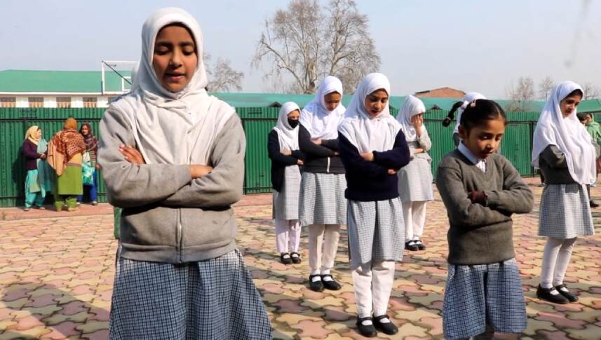 कश्मीर में 8 महीने बाद आज पहली बार खुले स्कूल, 370 और 35 ए हटने के बाद से थे बंद
