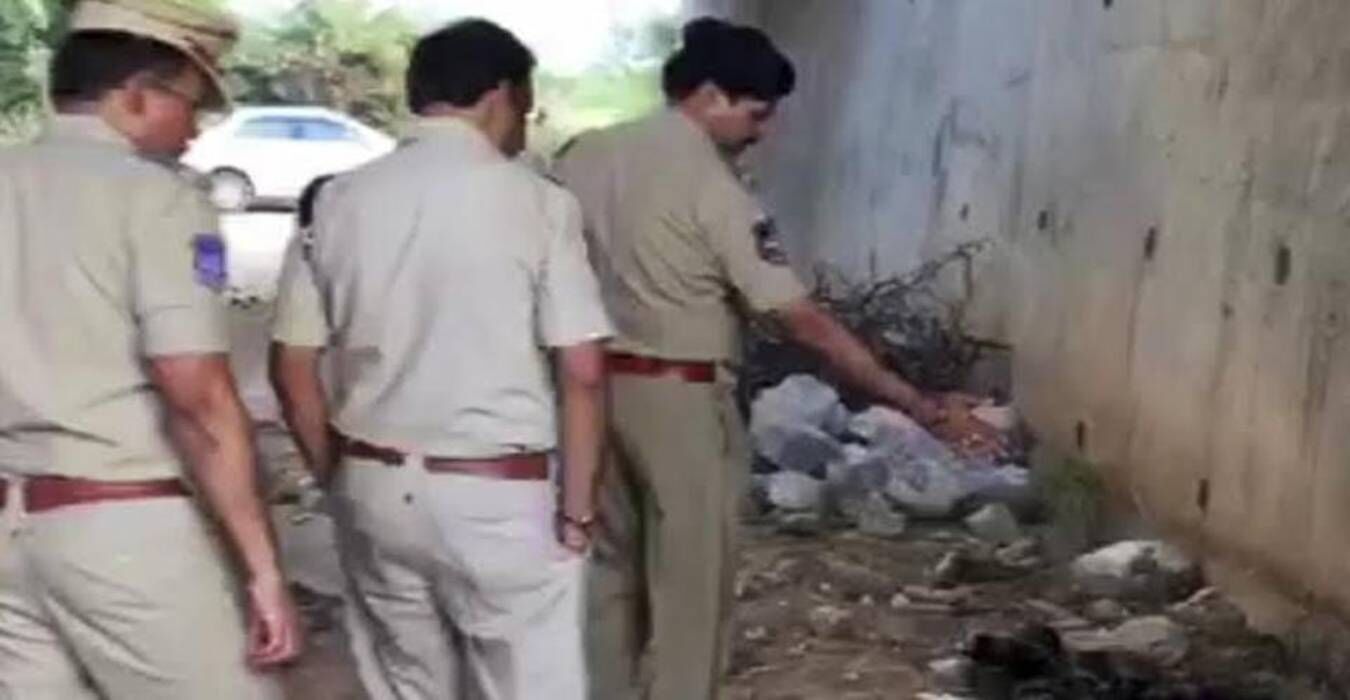 हैदराबाद एनकाउंटर : पुलिस ने किया दावा 2 आरोपियों ने डॉक्टर के अलावा 9 अन्य महिलाओं को भी रेप के बाद मार डाला था जलाकर