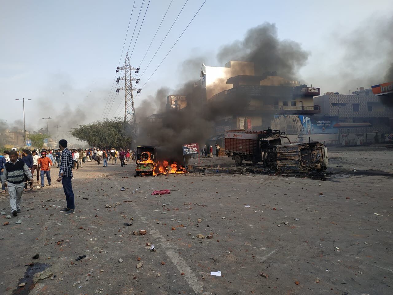 अभी-अभी: दिल्ली के मौजपुर में CAA को लेकर दो गुटों में पथराव, लड़के ने तमंचे से की 8 राउंड फायरिंग, माहौल तनावपूर्ण अभी-अभी: दिल्ली के मौजपुर में CAA को लेकर दो गुटों में पथराव, लड़के ने तमंचे से की 8 राउंड फायरिंग, माहौल तनावपूर्ण
