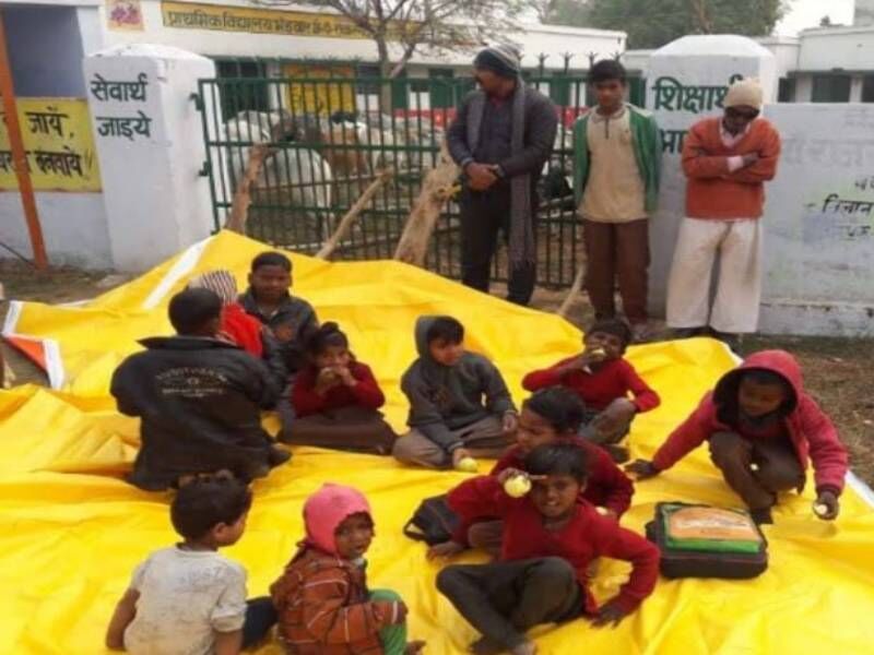 यूपी के सरकारी स्कूलों के 76 फीसदी बच्चे नहीं पढ़ पा रहे हिंदी, जबकि योगी लगे हैं प्रदेश को हिंदू बनाने में