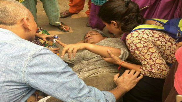 दिल्ली कठपुतली कॉलोनी में पुलिस लाठीचार्ज , सीपीआई नेता एनई राजा घायल