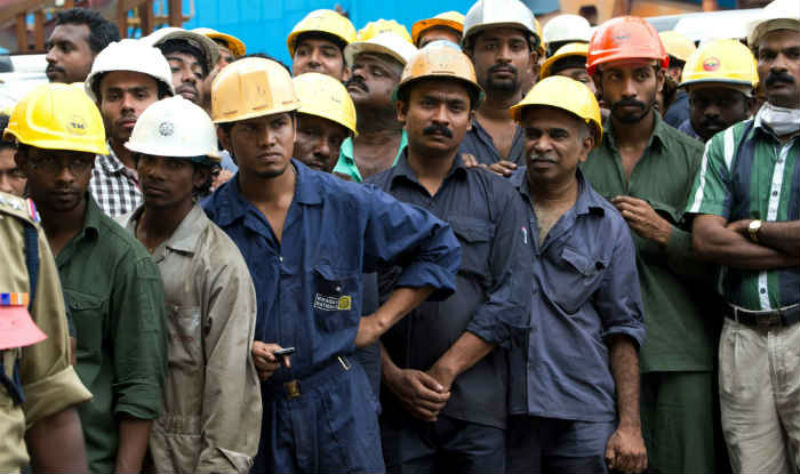 मोदी सरकार का श्रम कानून मजदूरों को रोटी-रोजगार से ले जाएगा कोसों दूर