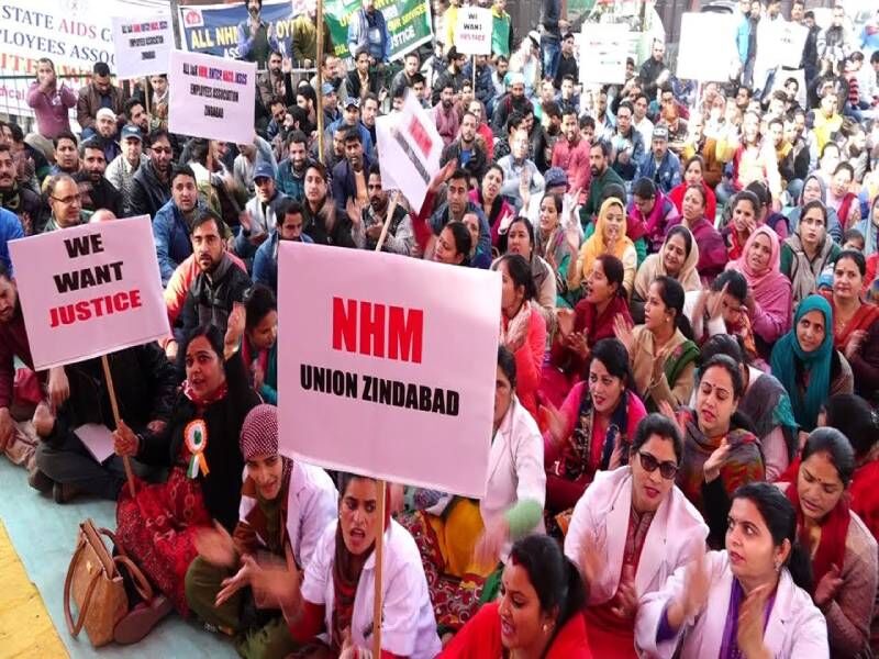 यूपी के 75 हजार संविदा और ठेका NHM कर्मी आज से हड़ताल पर