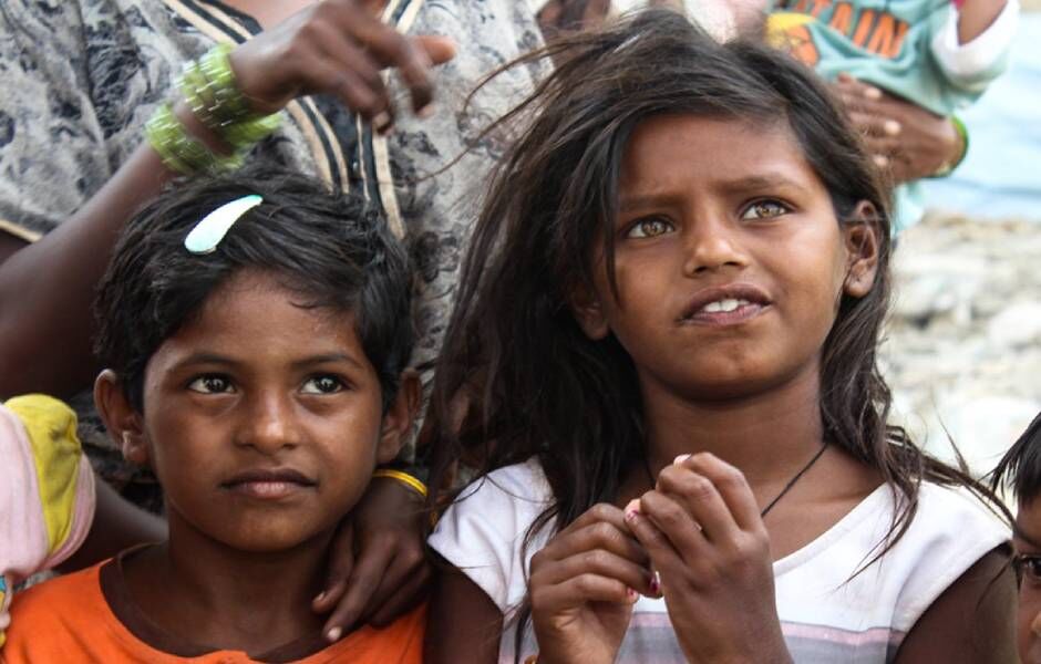 बिहार में भूख से तड़प रहीं अनाथ बहनों ने किया पीएमओ को फोन, तब जागा प्रशासन