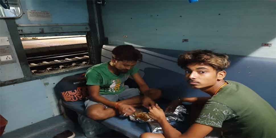 घर वापसी: लॉकडाउन में प्रवासी मजदूरों को लेकर तेलंगाना से झारखंड के लिए चली स्पेशल ट्रेन