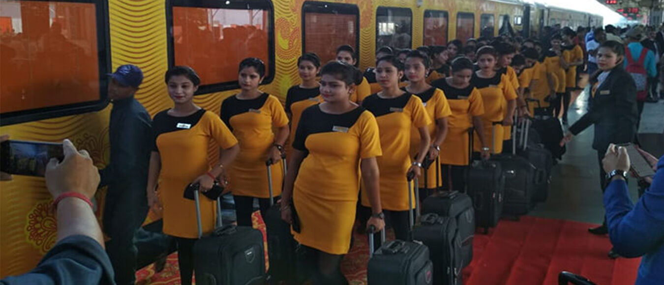 देश की पहली प्राइवेट ट्रेन तेजस ने 20 लोगों को नौकरी से निकाला, 18 घंटे करवाते थे काम, छेड़खानी की शिकायत पर लड़कियों से सबूत मांगते थे अधिकारी