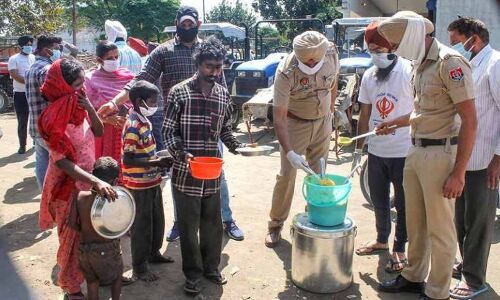 Lockdown के बीच Punjab  में अधिकारियों को कॉल कर मांग रहे लोग लस्सी-नूडल्स