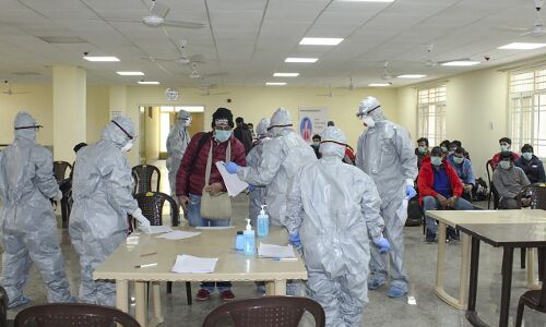 देश का सबसे बड़ा अस्पताल हुआ बीमार, एम्स के डॉक्टर-नर्स-कर्मचारी समेत 479 हुए कोरोना पॉजिटिव